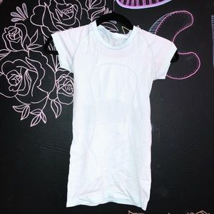 LIGHT BLUE LULULEMON SHIRT size 2